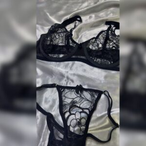Lingerie Letícia Preto com Aro e Renda Floral