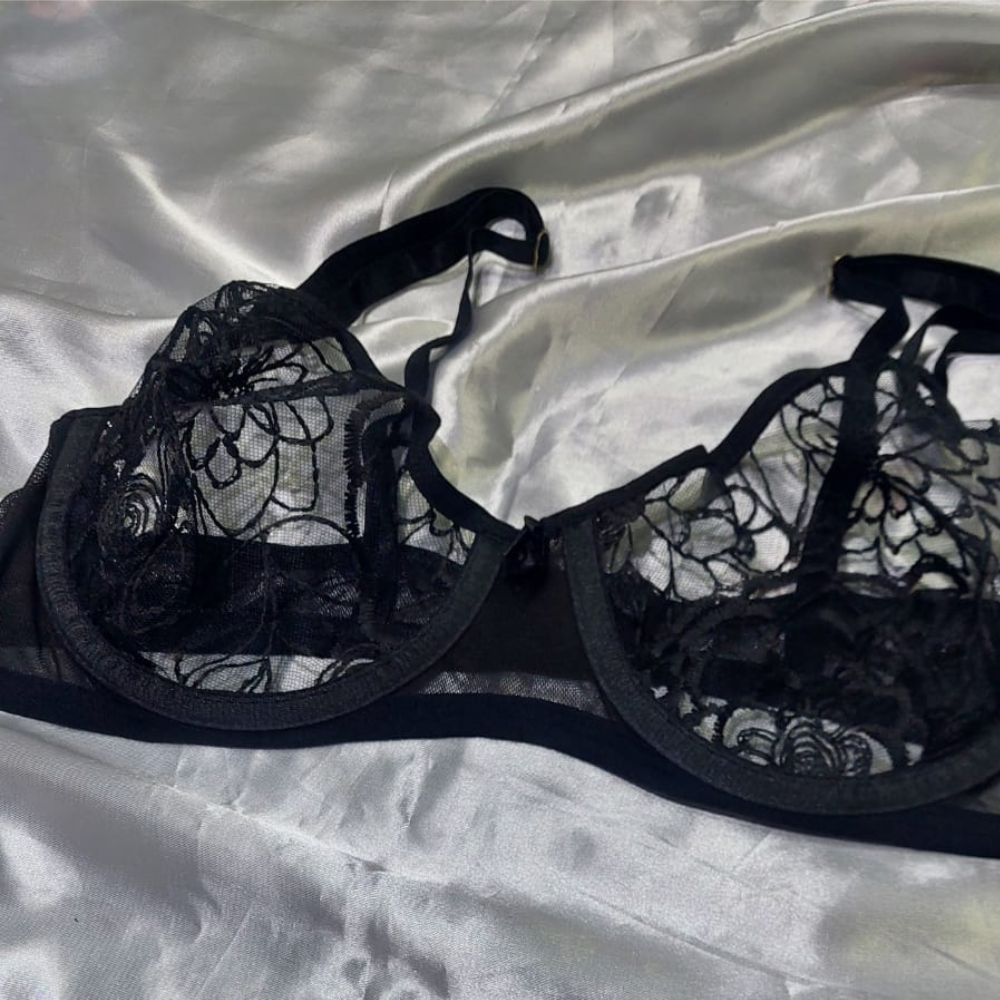 Lingerie Letícia Preto com Aro e Renda Floral